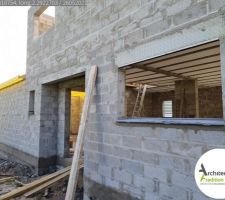 Pose des châssis de fenêtre en porté bleue