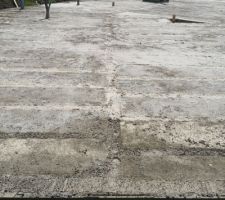 Bonjour, voila l'&eacute;tat de surface que le constructeur veut me laisser dans le garage??
Autant laisser la voiture dehors....