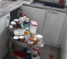 Haricot dans le meuble d'angle de la cuisine