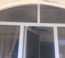Façade principale côté sud, côté ouest, identique
 NOrd et est, aucune ouverture

1ere difficulté 
Incorporer un coffre de volets roulant dans la partie droite de la surhausse des baies