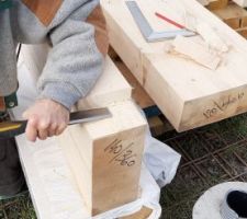 Finition au ciseau à bois.