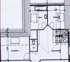 Là aussi les derniers plans sont un peu différents : il y a une douche dans la salle de bains du haut en plus de la baignoire.