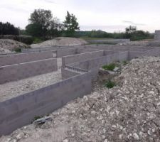 Début des rangs de parpaings