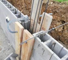 Coffrage des 7 poteaux de massif (ici P9)