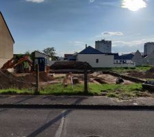 Terrassement commencé ce jour et se poursuivra demain...