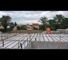 Vs en attente dalle b&eacute;ton