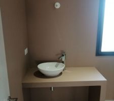 SDE chambre amis quasi terminée, (manque le miroir).