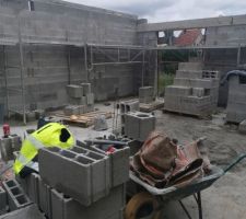 Début de construction le 5 mai, terrassement terminé en une semaine
