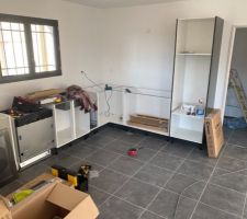 La cuisine prend forme petit à petit...