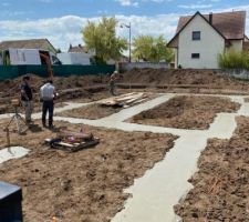 Dans la continuité des travaux, le terrassement ainsi que trou a été effectué la semaine dernière pour mettre en place les fondations.
Tout s'est très bien passé pour le moment.
Nous attendons la suite des travaux au courant de cette semaine..Affaire à suivre