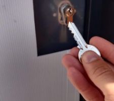 Remise du pass.
La première clef de la maison !