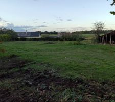 Le terrain de l'autre côté
