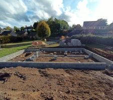 Le montage du vide sanitaire en bonne voie