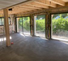 Le salon avec la chape du RdC coulée