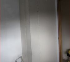 Caisson de d&eacute;compression pour le conduit de fumisterie