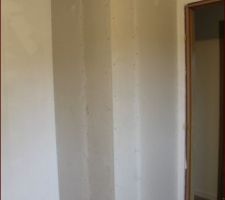 Caisson de d&eacute;compression pour le conduit de fumisterie