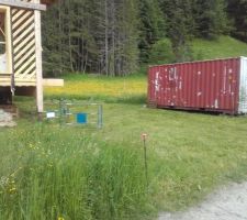 Fauché partiellement, pour accès du Manitou pour poser les fenêtres sur la dalle.