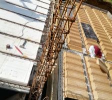 Erreur sur poteau P4-1 d&eacute;cal&eacute; par rapport au massif et au poteau P4 de baie vitr&eacute;e