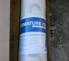 L'armature posée sur l'isolation en bois