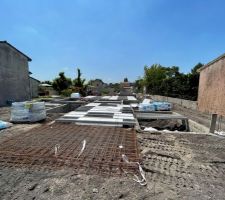 Pose du plancher hourdis avec entrevous polystyrène