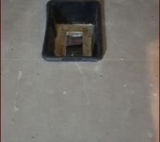 Traversée de la chape sèche pour le passage des gaines du split salle d'eau + chambre.