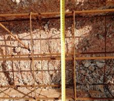 Ferraillage entr&eacute; de force dans une tranch&eacute;e de m&ecirc;me largeur