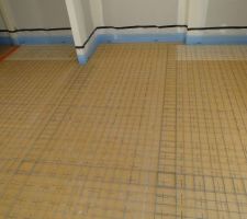 Chambre 1.Pose de grillage au sol avant de couler la chape.