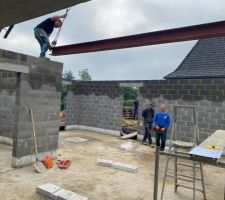 ( Séjour) Les Hourdis sont placés . Demain on attaque le haut