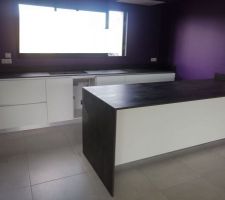 Pose du plan de travail en Dekton.