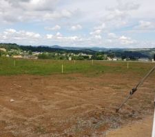 Lundi 21 juin, implantation de la maison pour pouvoir réaliser la demande de permis de construire.