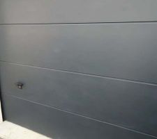 Réserve 1 : Portail du garage, à remplacer