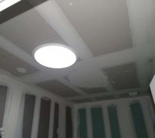 Réserve 9 : Spot en trop dans la salle de bain