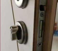 Réserve 18 : Canon de la porte de service du cellier, à remplacer