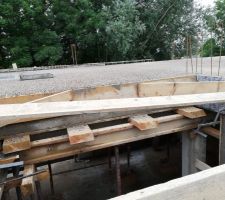 Plancher 1er Coulé (présence de gravillon en surface à cause de la grosse pluie)