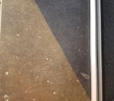 Notre seuil, de porte d entrée posé en debut de chantier et qui n'a jamais été protégé resultat de nombreuses griffes et traces d usure avant meme d avoir receptionné.

Nous avons demandé le remplacement , reponse de Mme CABRE 
Ce sont des traces d usure normal !!!
bien sur quand vous payer pour du neuf on vous livre de l abimé....