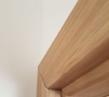 Nos superbe porte parfaitement install&eacute; , constat&eacute; vous meme , encore un detail bien sur!!
