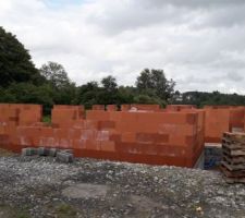 Élévation des murs en cours