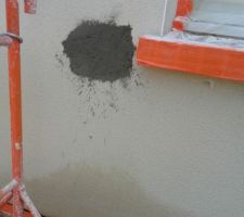 Le crépis qui se décollait a été retiré.