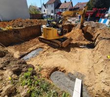 Puits de fondation dispos&eacute;s &agrave; des endroits strat&eacute;giques pour la reprise de charge.