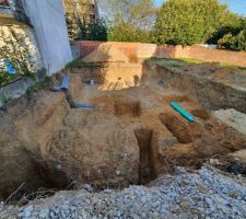 Puits de fondation dispos&eacute;s &agrave; des endroits strat&eacute;giques pour la reprise de charge.