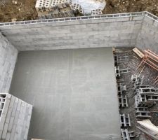 Dalle sous sol coulée + 10m2 laissé en gravier pour cave à vin