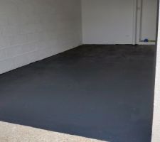 Deuxi&egrave;me couche de peinture appliqu&eacute;e