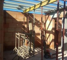 Elévation des murs du RDC avec le début du plafond