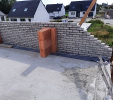 D&eacute;but &eacute;l&eacute;vation des murs de l'&eacute;tage