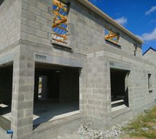 Maconnerie fin.Muret et appuis de fenêtres.