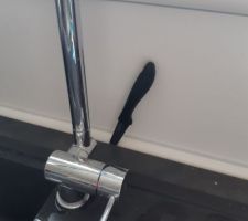 Pose cuisine par Schmidt Rochefort : Pas de joint derrière l'évier depuis 9 semaines