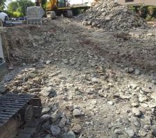 Une fois de plus au fond du trou...4h de brise-roche, les voisins sont ravis...et il y a encore environ 75 cm à creuser