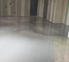 Chape liquide faite ici la pièce de vie
plus qu a la testé en septembre