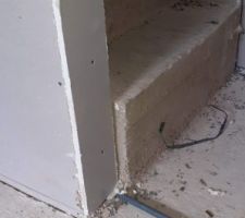 Cloison placo pas à niveau des escaliers