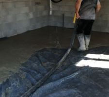 Chape liquide dans garage